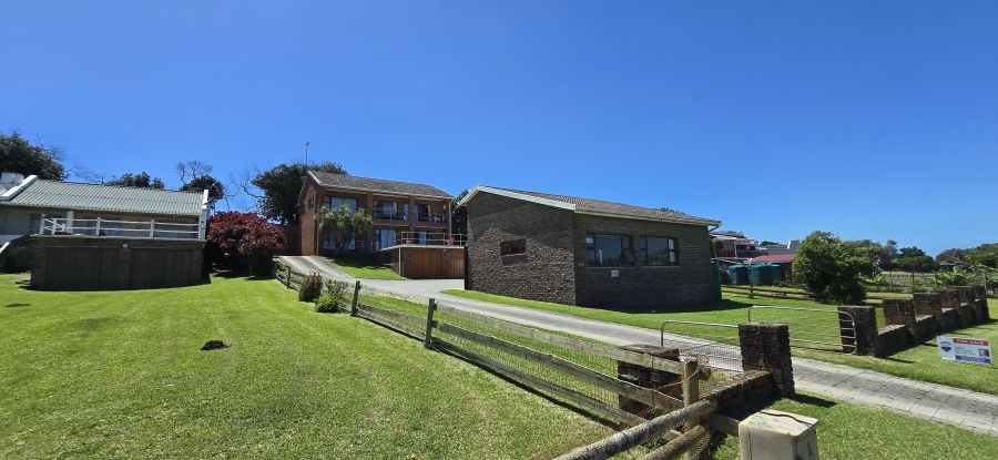 4 Bedroom Property for Sale in Marshstrand Eastern Cape